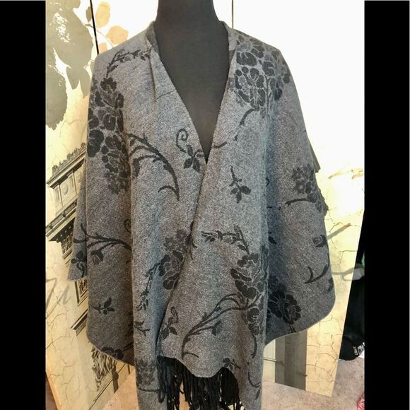 Beautiful 2 sided wrap - Picture 1 of 4